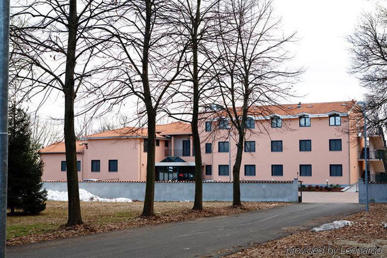 Hotel Villa Delle Rose - Malpensa Oleggio Eksteriør billede