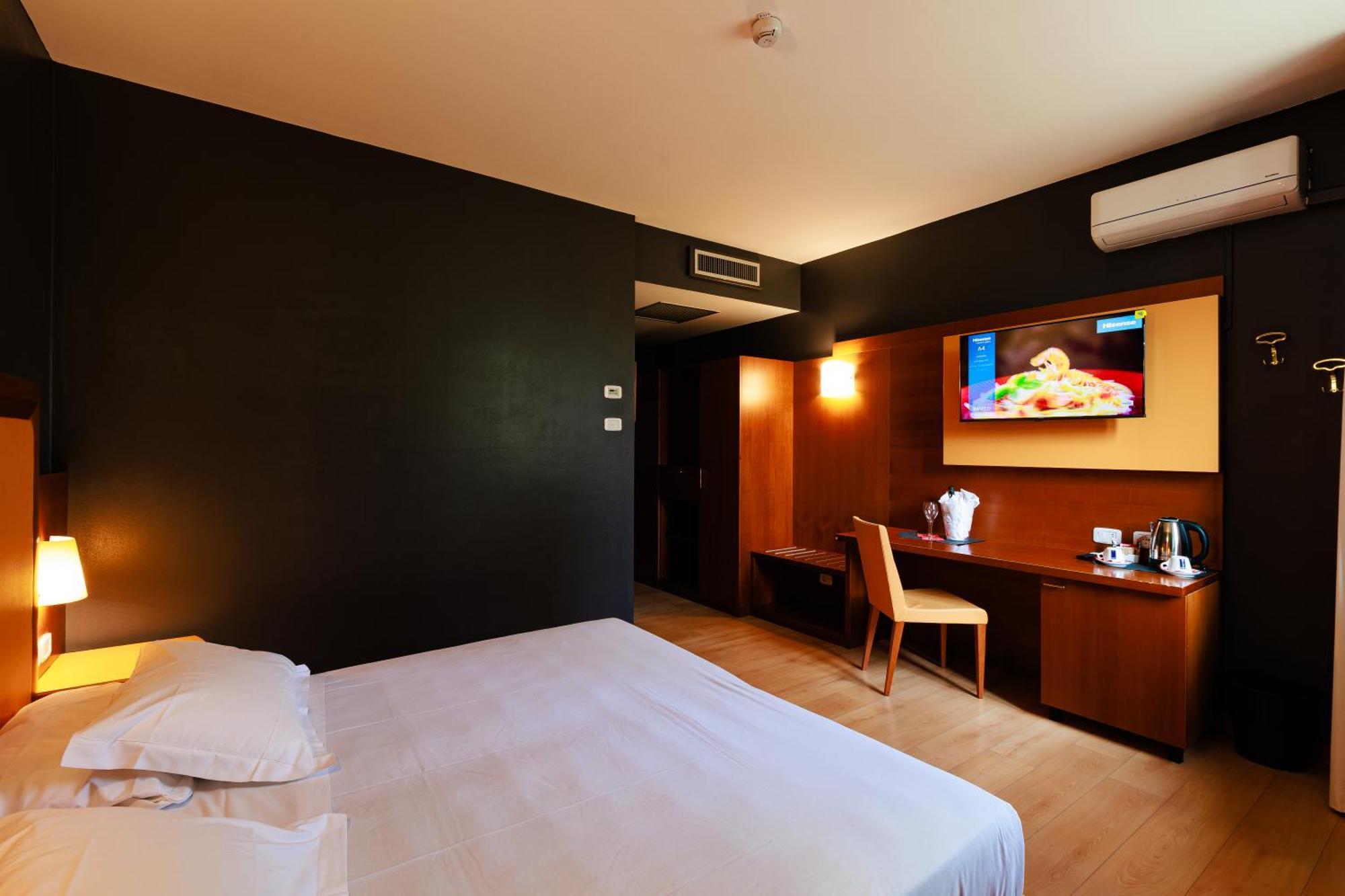 Hotel Villa Delle Rose - Malpensa Oleggio Eksteriør billede