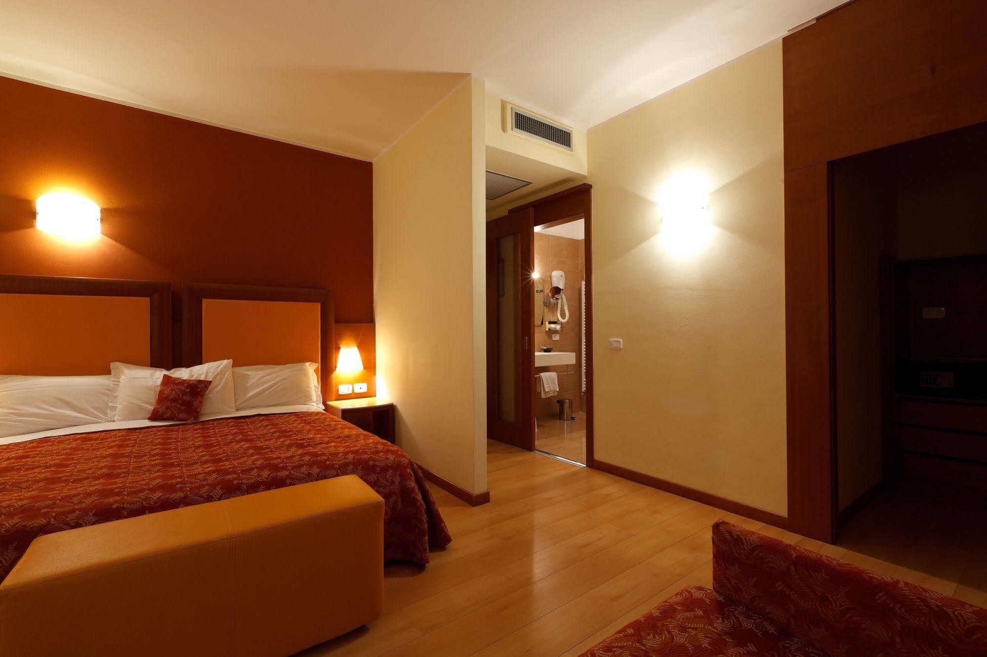 Hotel Villa Delle Rose - Malpensa Oleggio Eksteriør billede